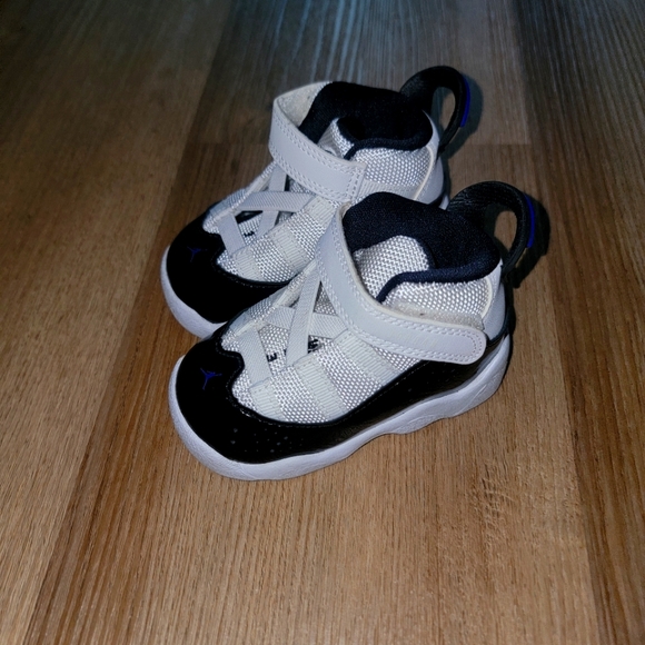 Air jordans size 4c - Picture 1 of 4